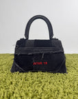 Borsa Balenciaga Hourglass Small in denim patchwork nero con logo B metallico argento