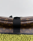 Borsa Messenger Louis Vuitton Macassar Archy Gm con finiture in pelle nera