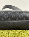 Borsa Outdoor Messenger Monogram Eclipse Taiga Louis Vuitton Nera