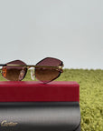Occhiali da sole Geometrici Panthère de Cartier con lenti rosa e aste oro - Second Hand Di Fiore
