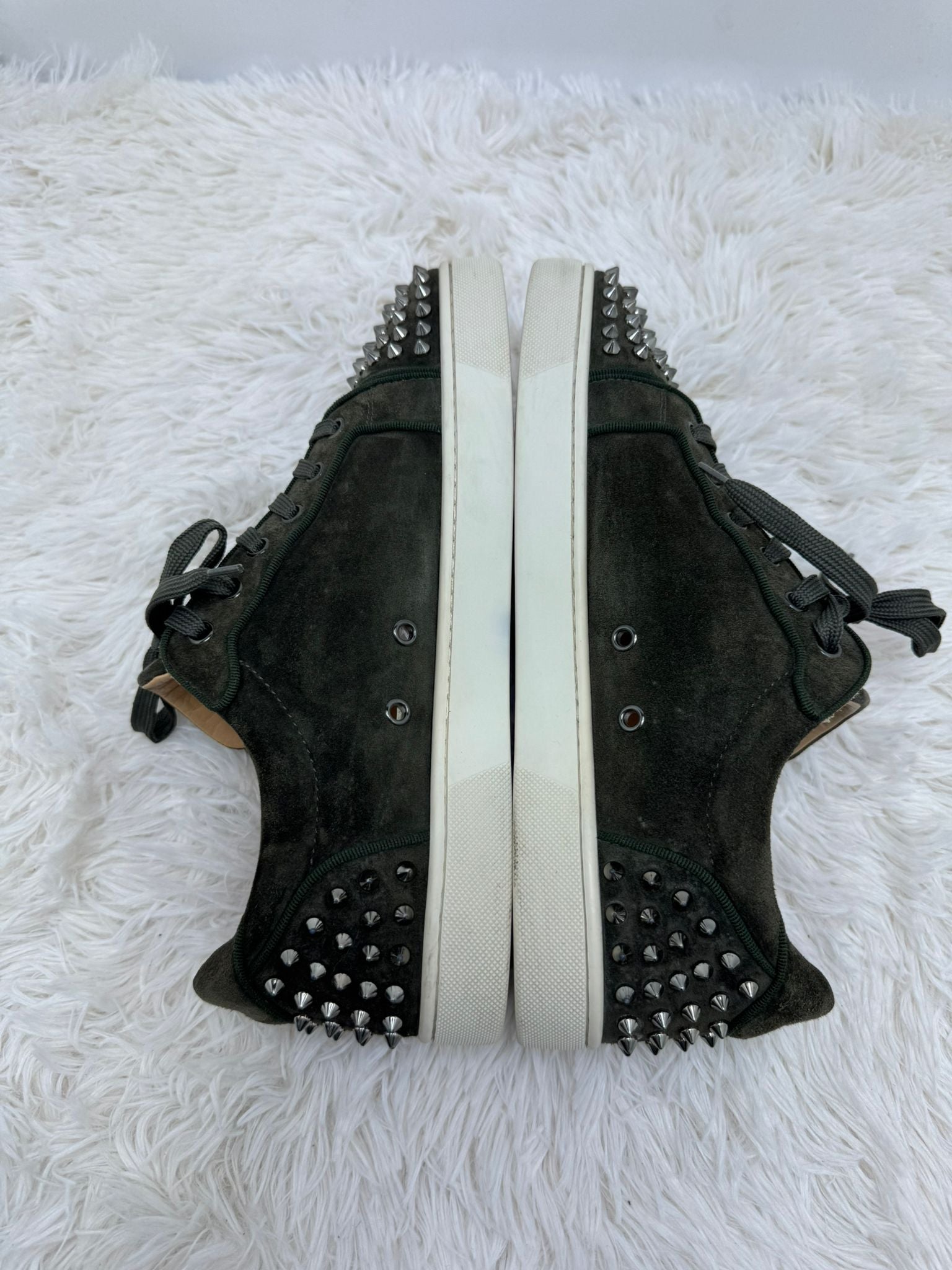 Louboutin 44