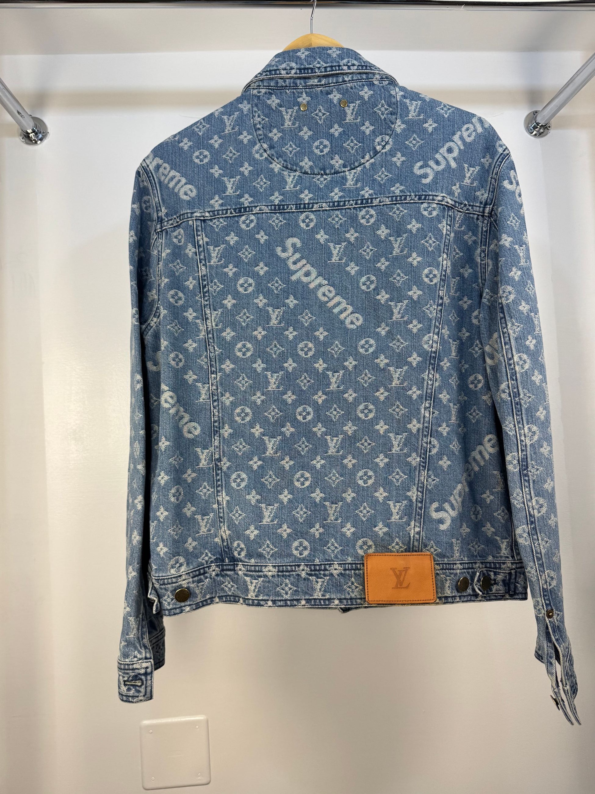 Completo Louis Vuitton x Supreme