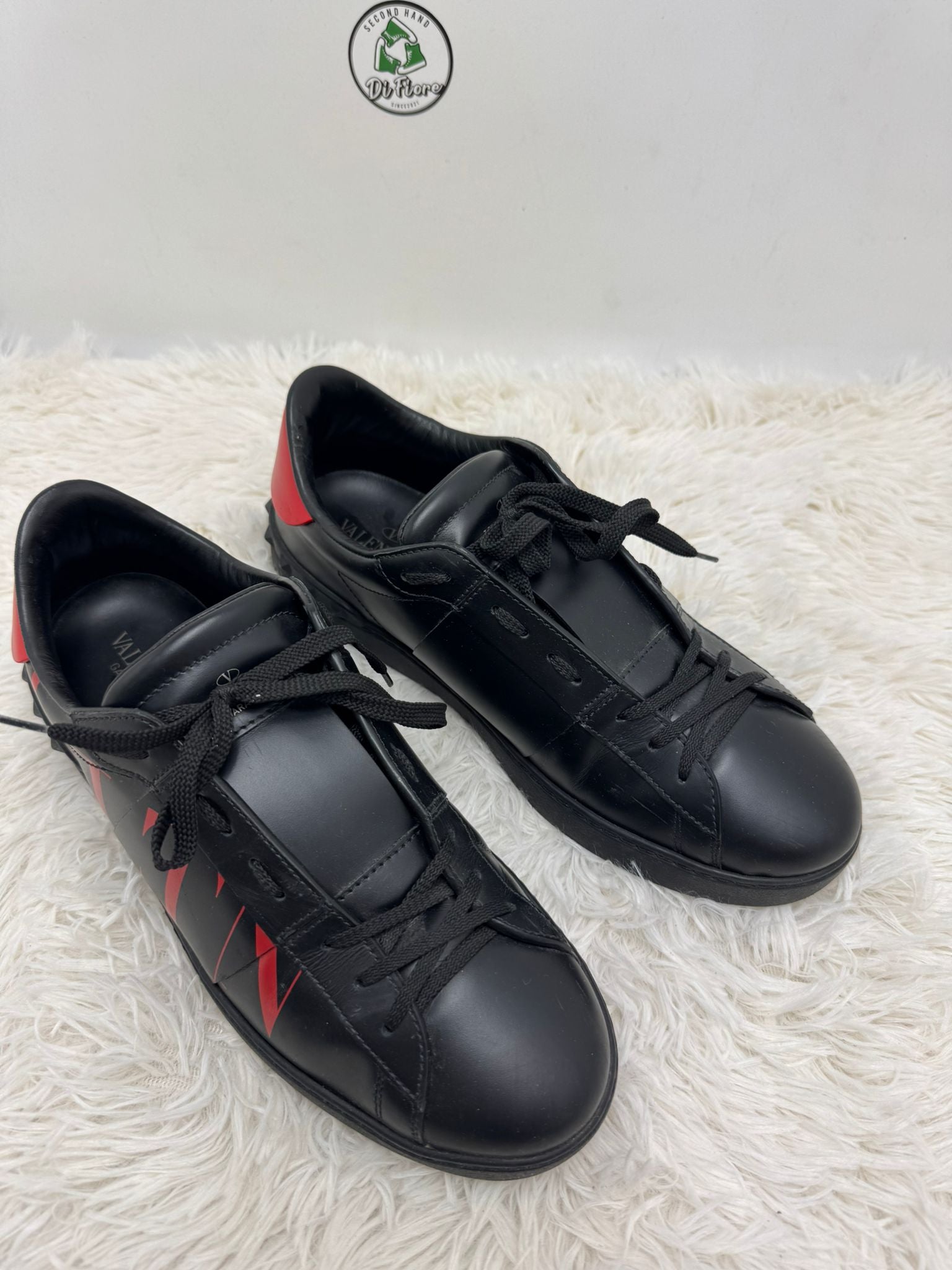 Valentino open 44
