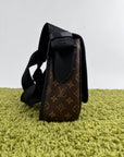 Borsa Messenger Louis Vuitton Macassar Archy Gm con finiture in pelle nera