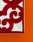 Piatto Hermes rosso e bianco