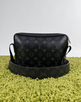 Borsa Outdoor Messenger Monogram Eclipse Taiga Louis Vuitton Nera