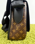 Borsa Messenger Louis Vuitton Macassar Archy Gm con finiture in pelle nera