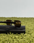 Occhiali da sole Cartier CT0622S con aste in acetato nero con un dettaglio dorato a forma di C