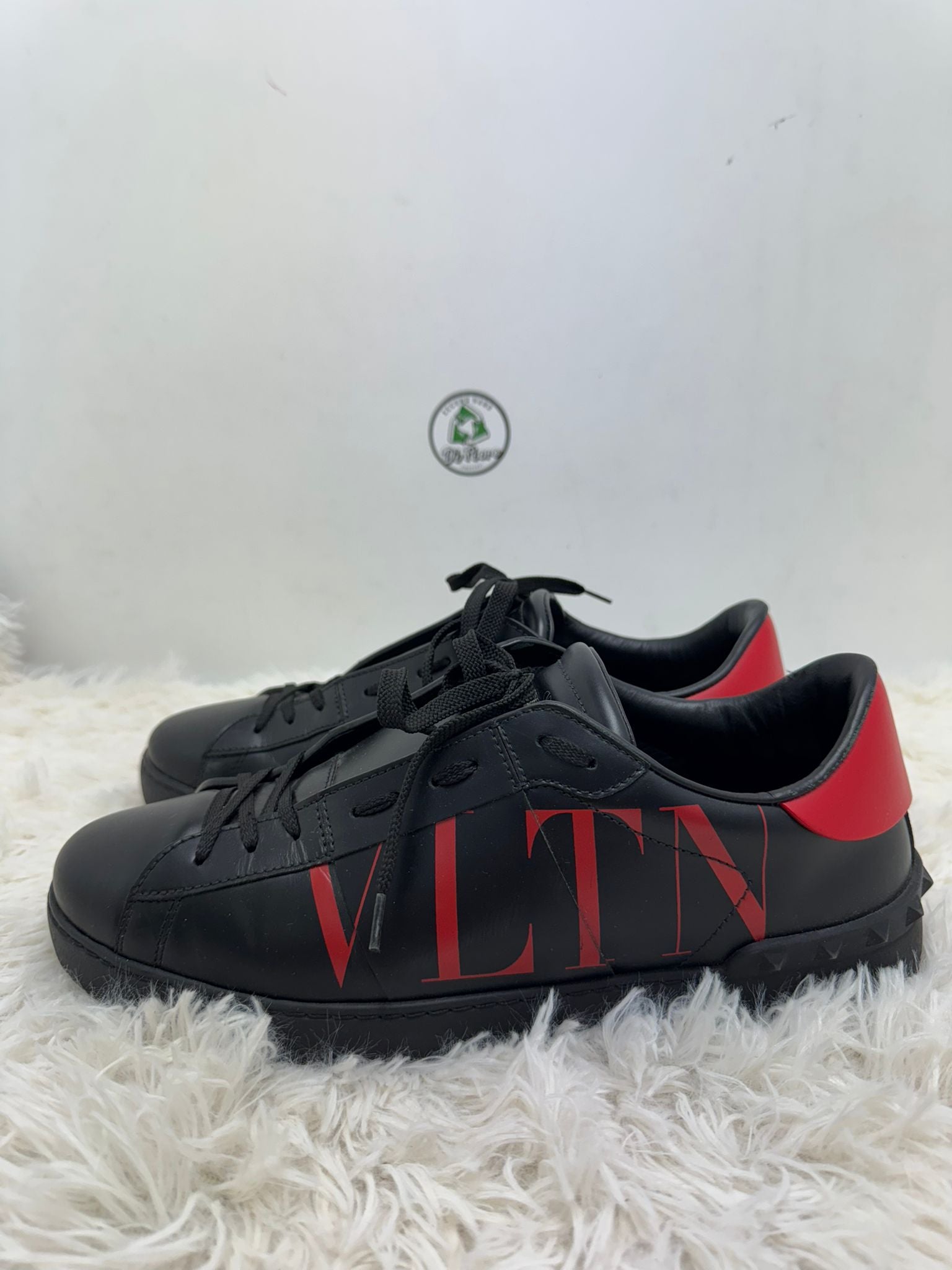Valentino open 44