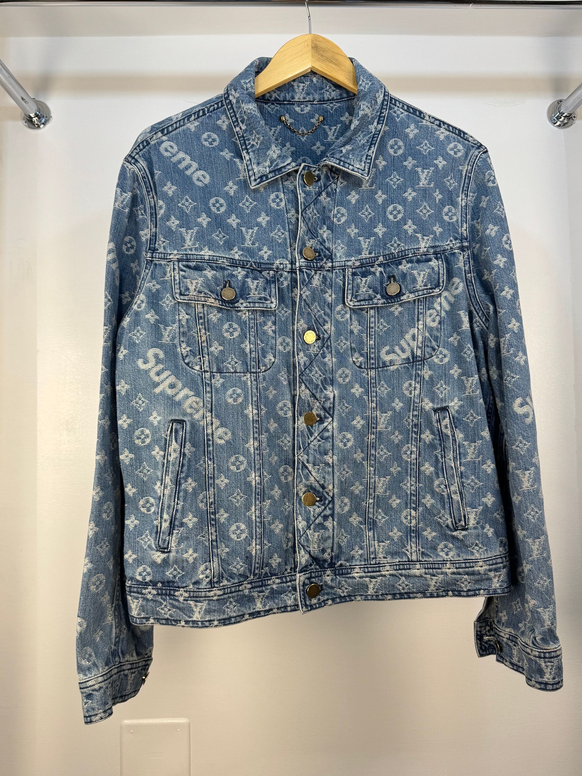 Completo Louis Vuitton x Supreme