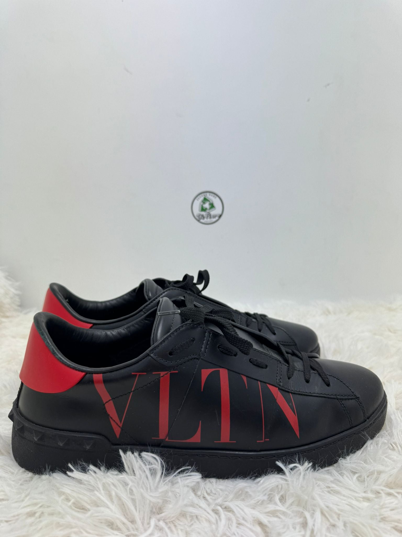 Valentino open 44