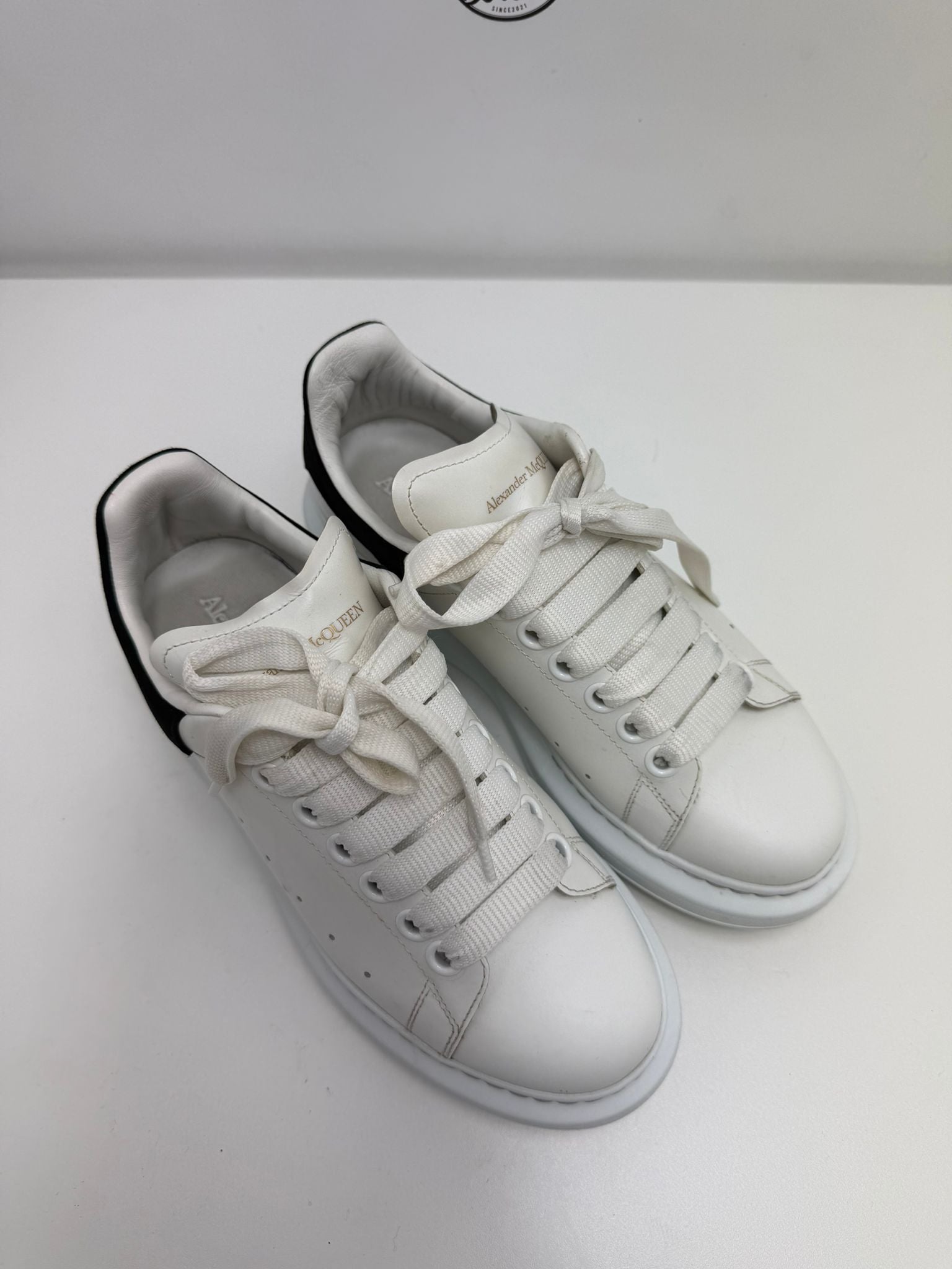 Alexander McQueen 36 bianca e nera