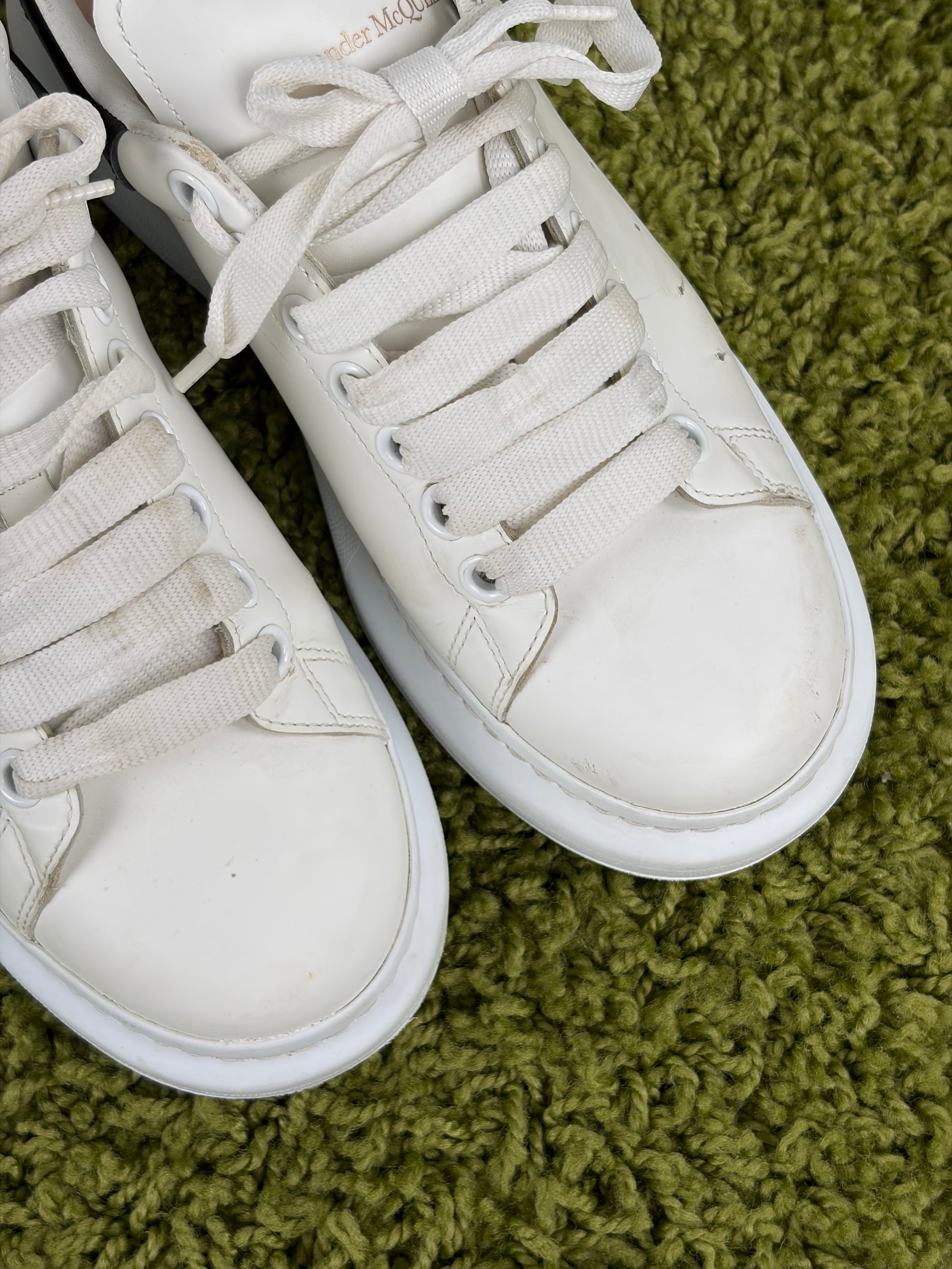 Mcqueen Size 39 bianche e nere