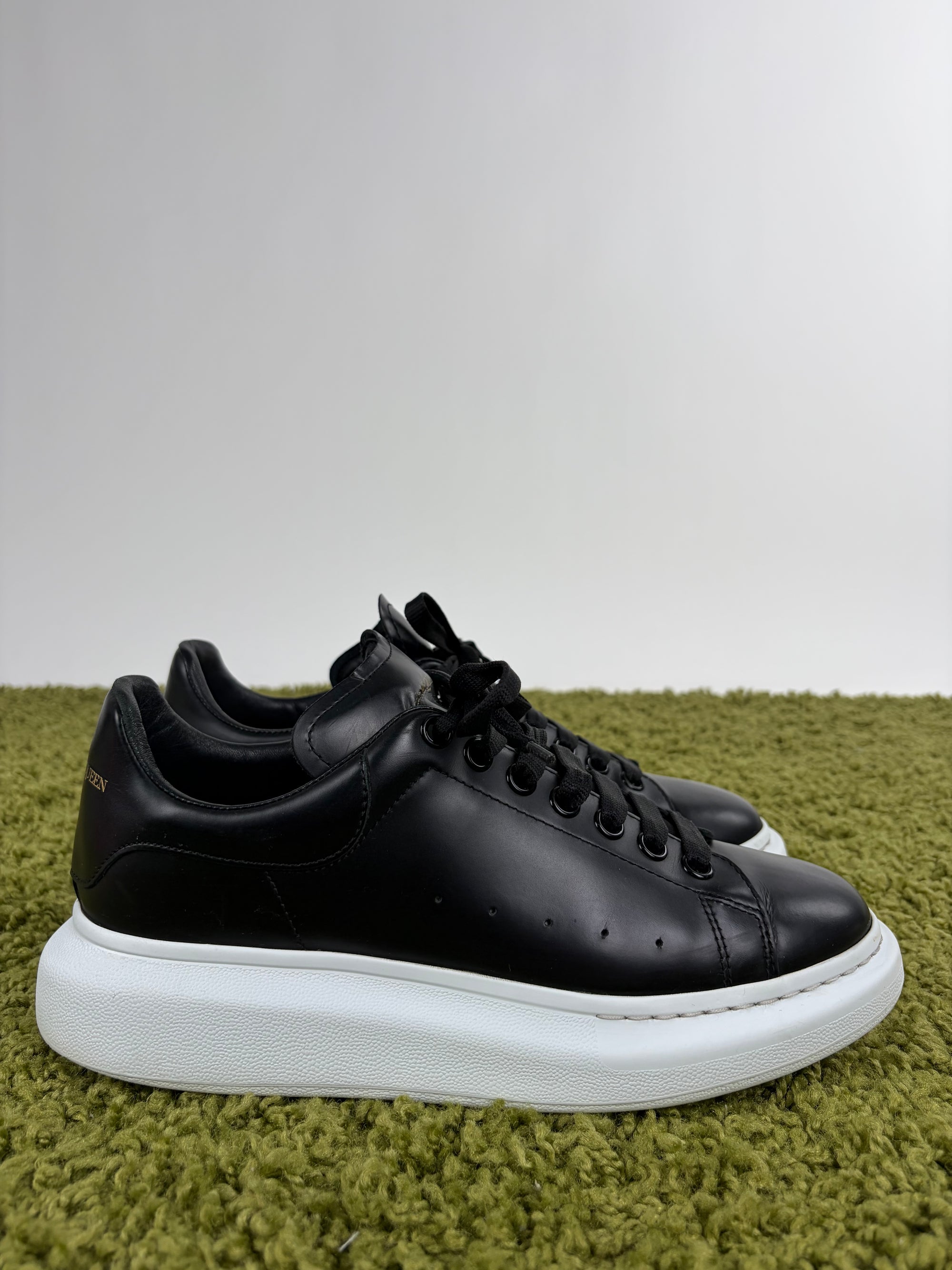 Mcqueen Size 42 nere e bianche