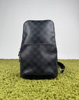 Mono spalla Louis Vuitton Avenue Sling Nero
