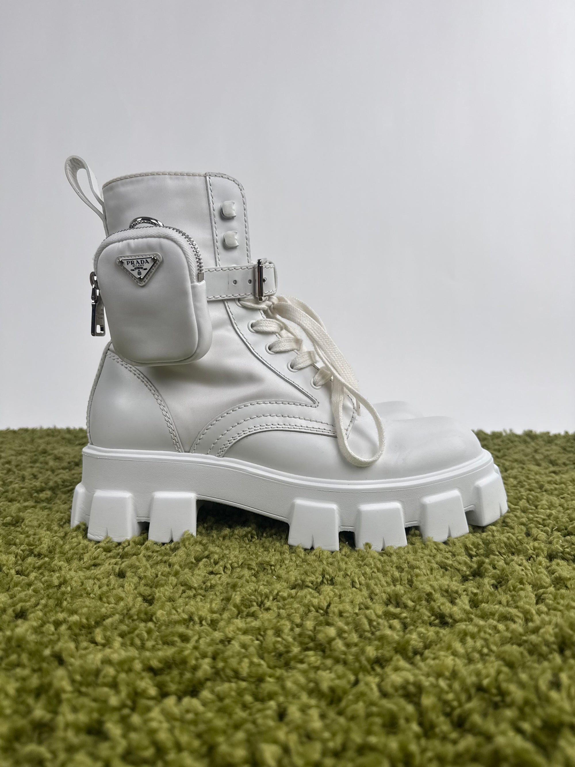 Prada Monolith in pelle bianca 43