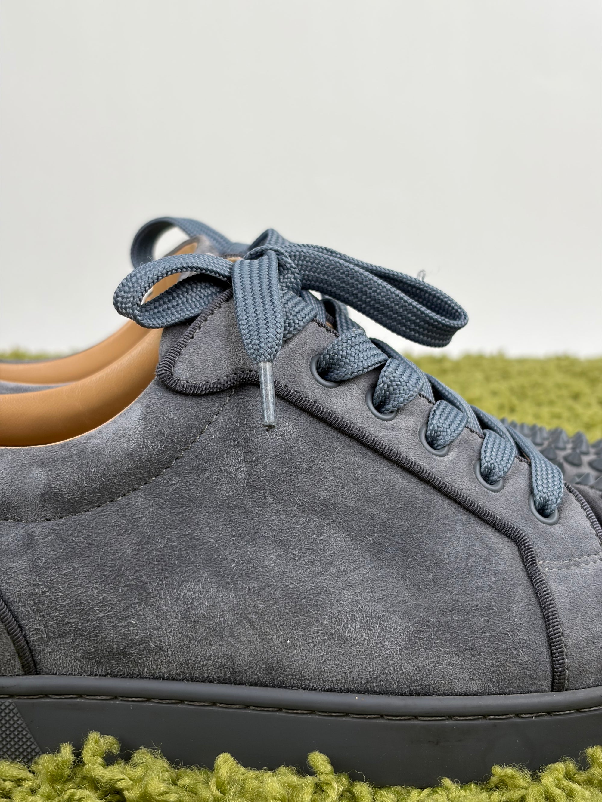 Louboutin basse Size 41 grigie