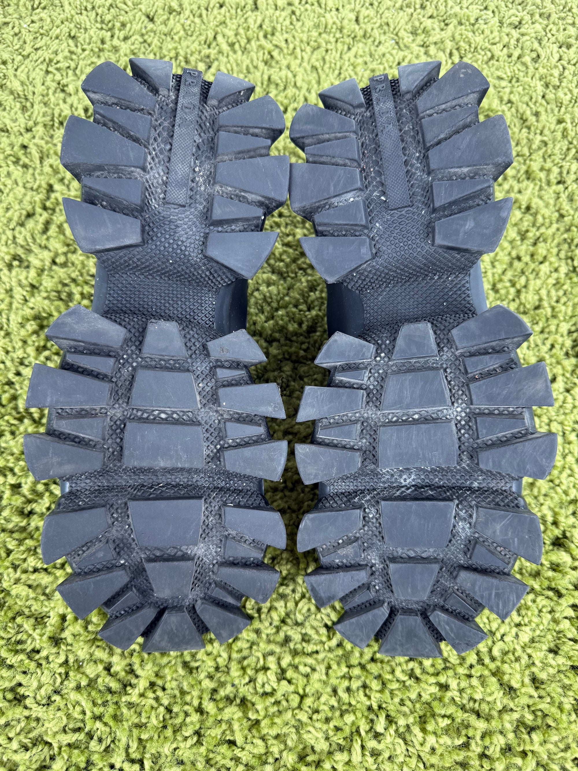 Prada Cloudbust Thunder verde militare 8