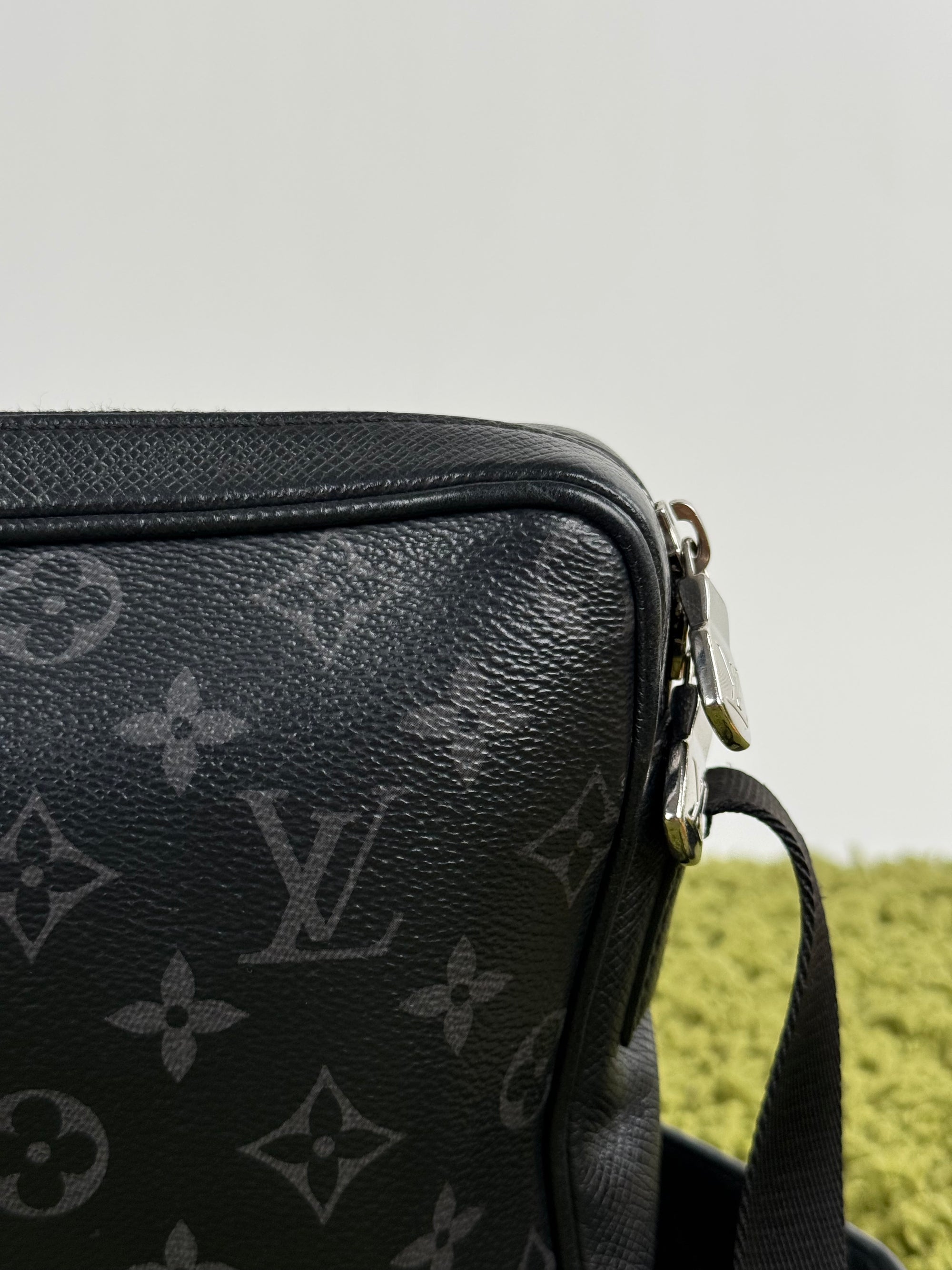 Borsa Outdoor Messenger Monogram Eclipse Taiga Louis Vuitton Nera