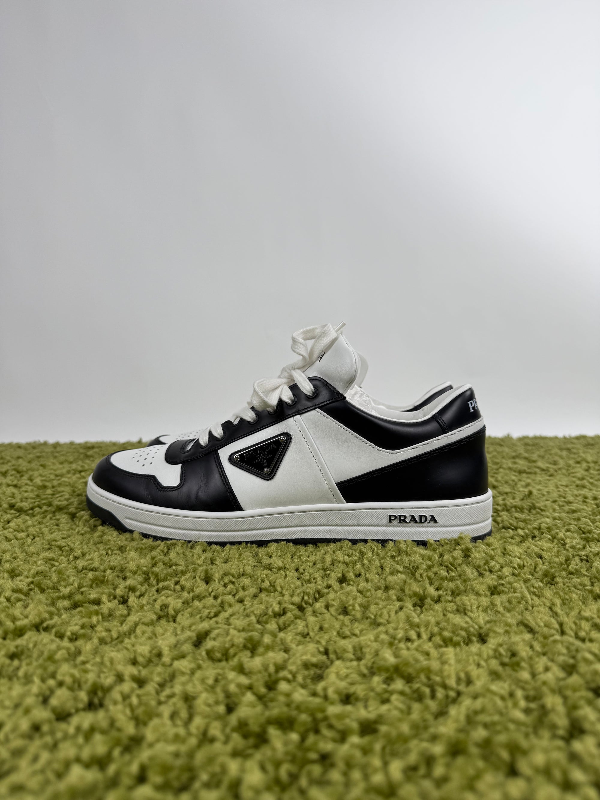 Prada Low sneaker in pelle 43