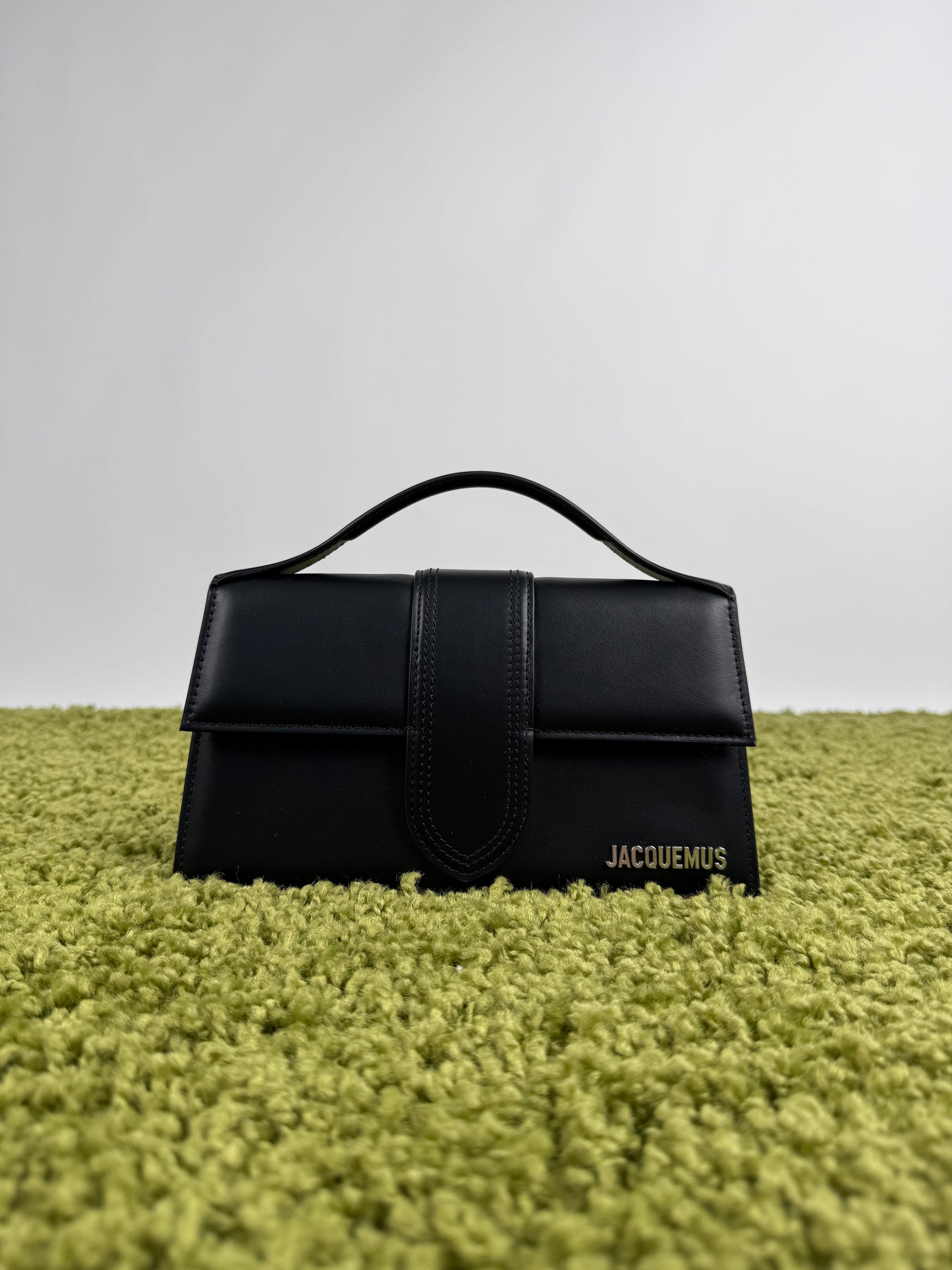 Jacquemus la grande bambino nera