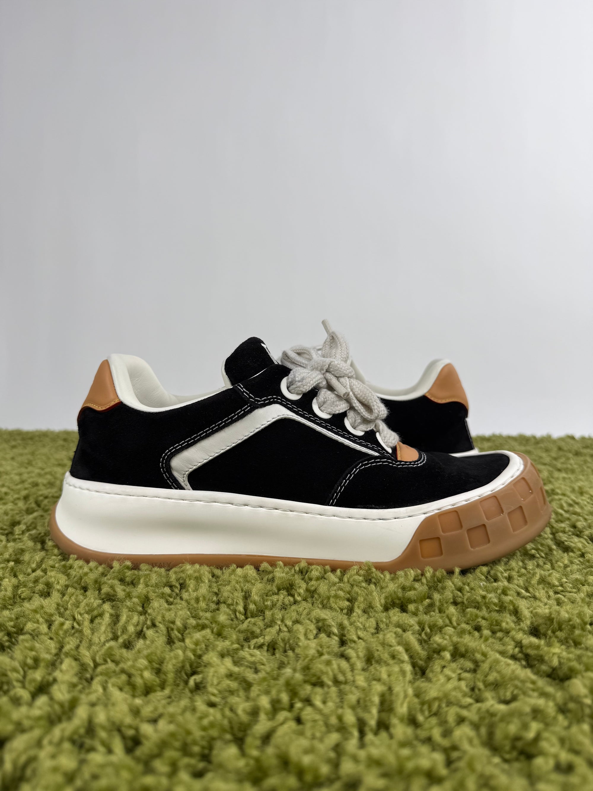 Lv Tilted Louis Vuitton Nero 7.5