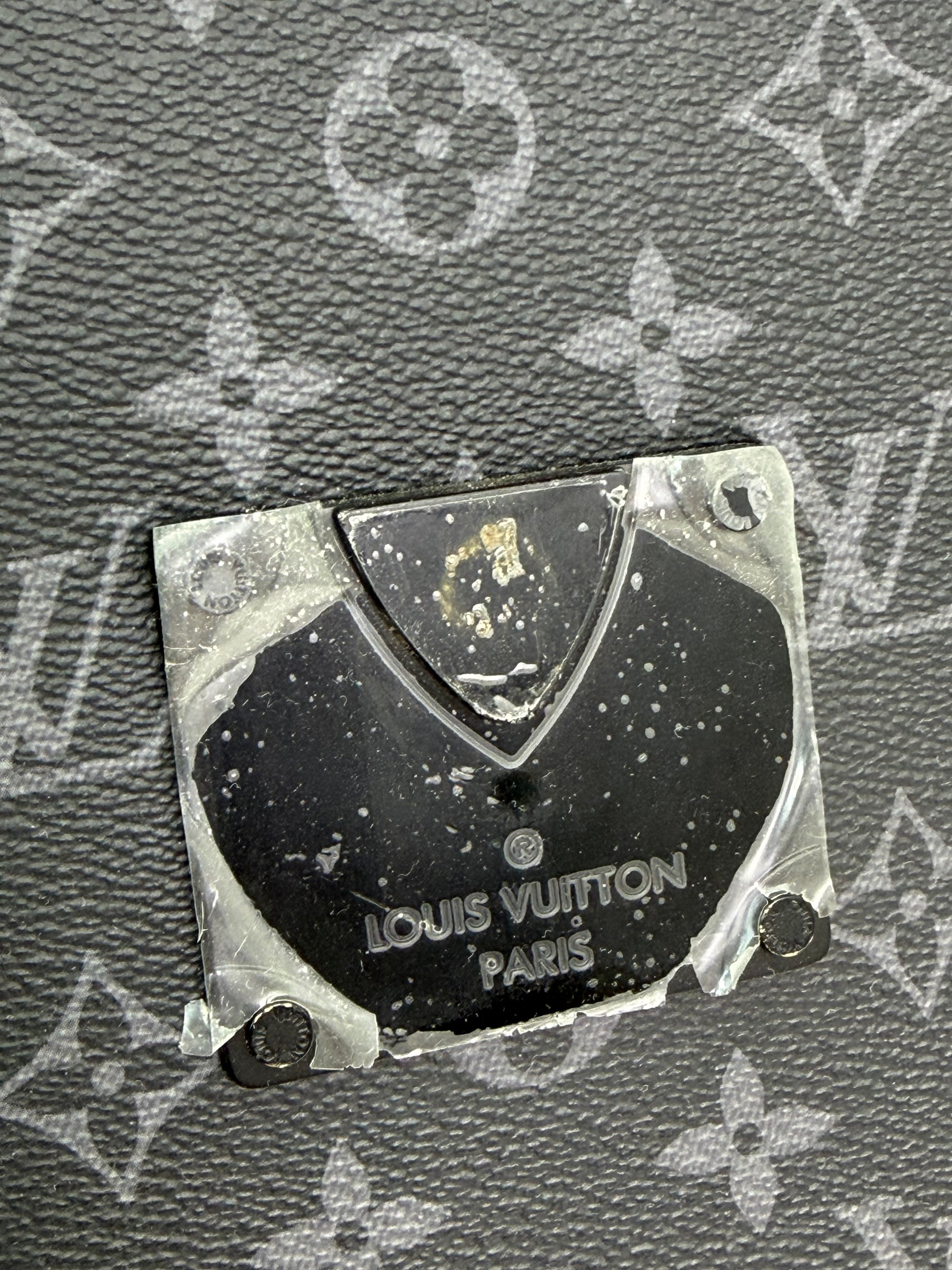 Louis Vuitton pochette lock nera