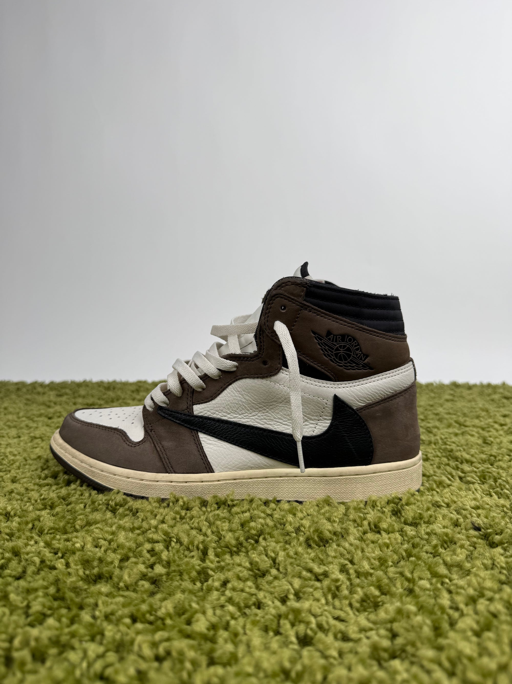 Jordan 1 Retro High Travis Scott Mocha 45