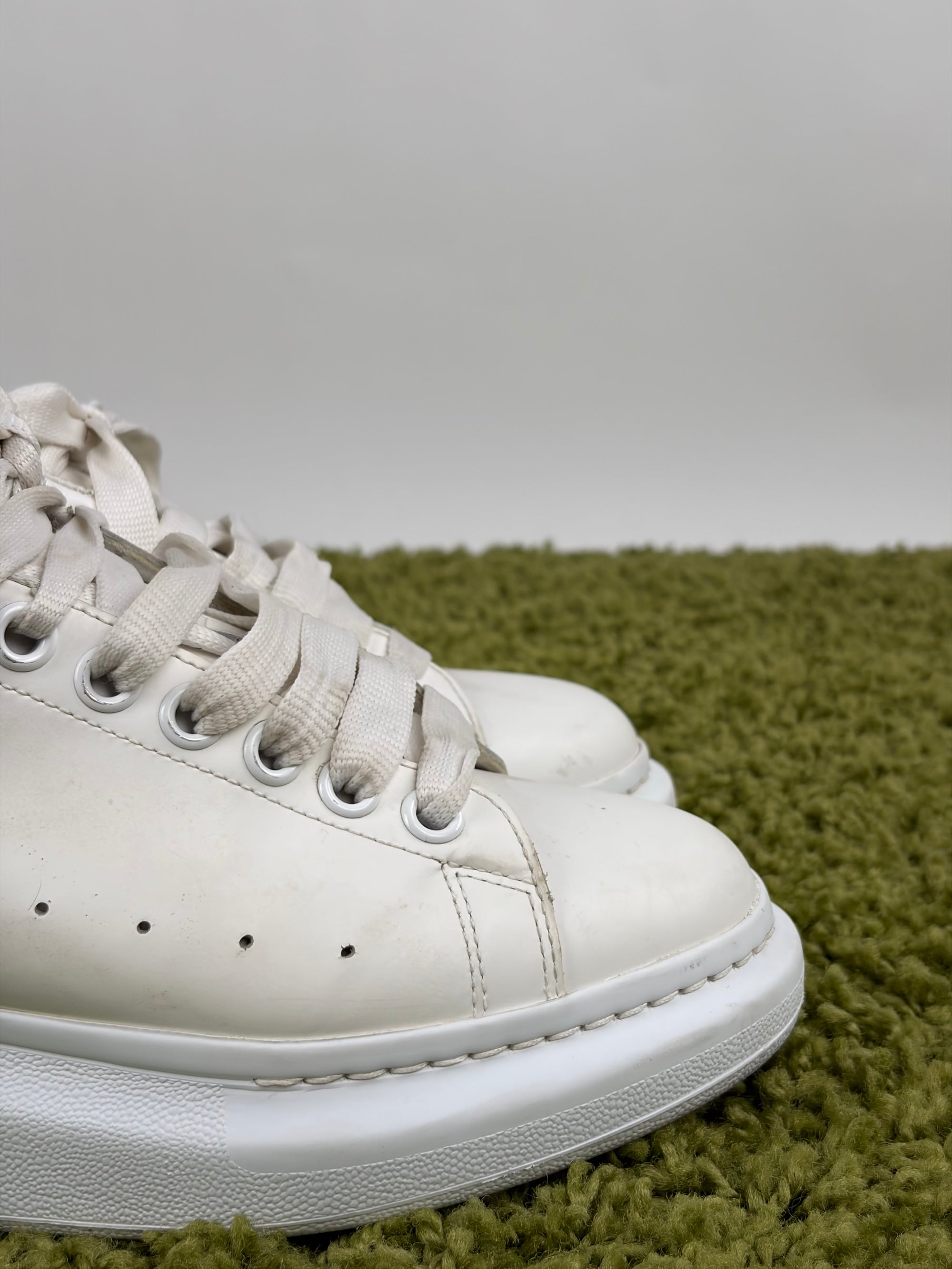 Mcqueen Size 39 bianche e nere