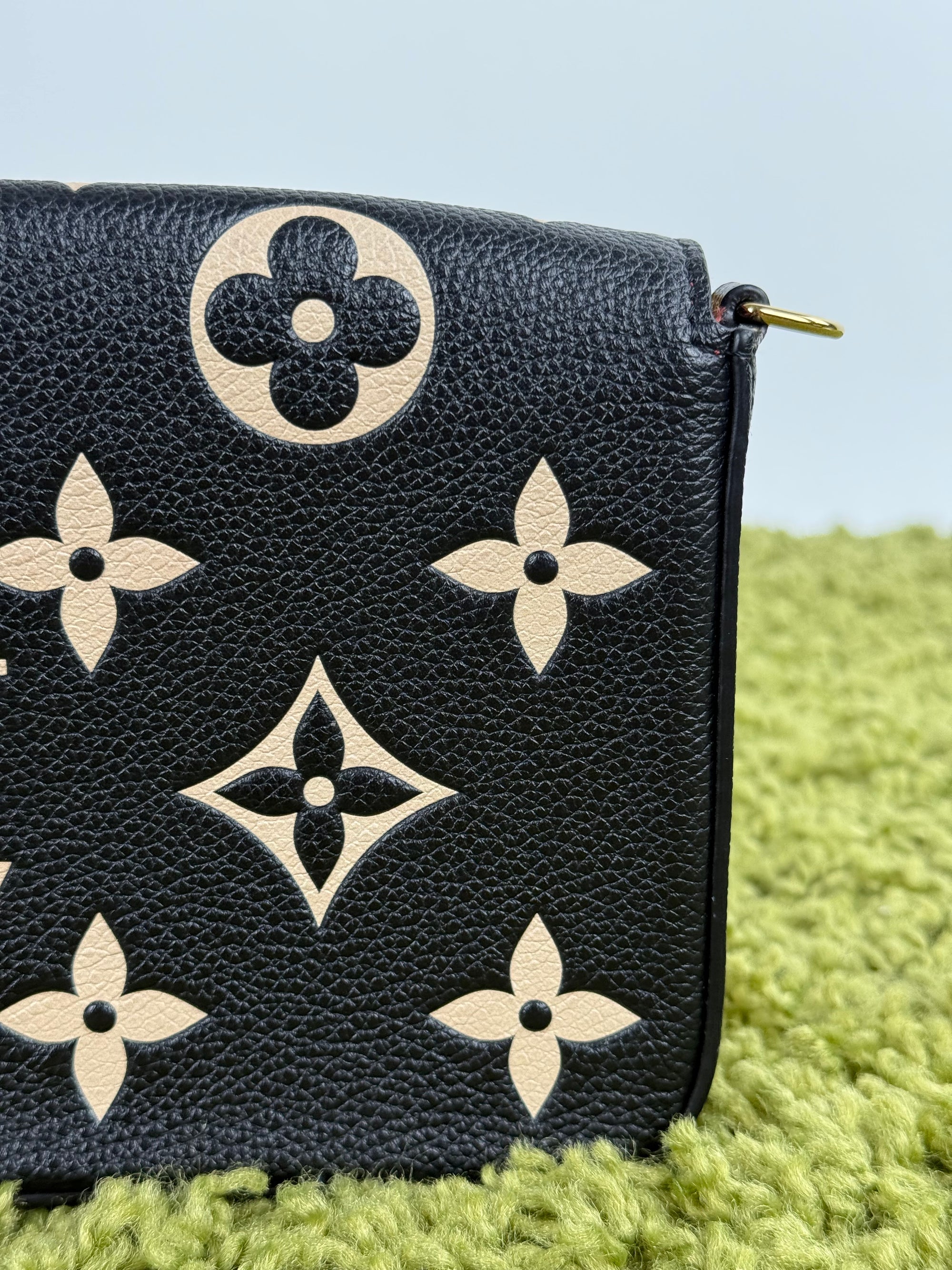 Pochette Louis Vuitton nera