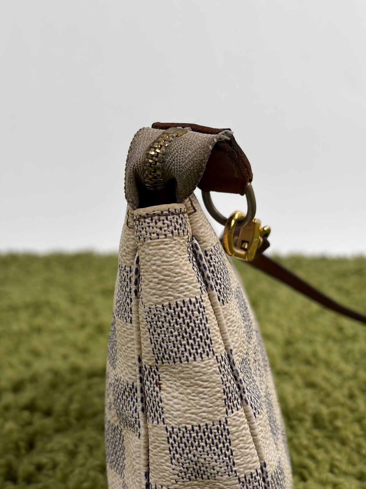 Pochette Accessories Louis Vuitton  in tela Damier Azur Bianca Monogram