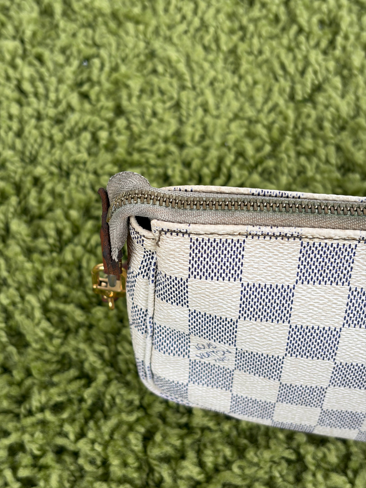Pochette Accessories Louis Vuitton  in tela Damier Azur Bianca Monogram