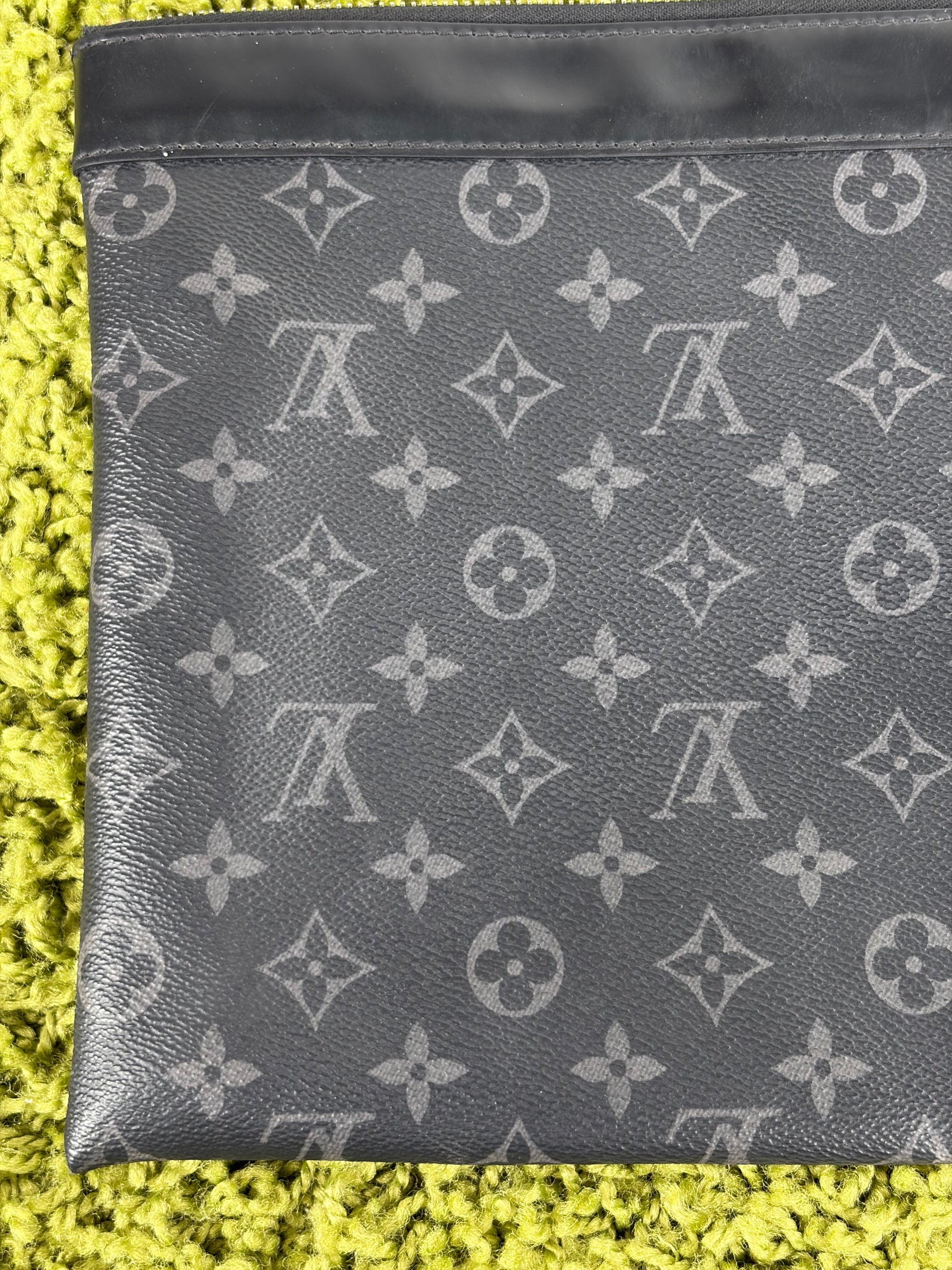 Pochette Louis vuitton voyage nera