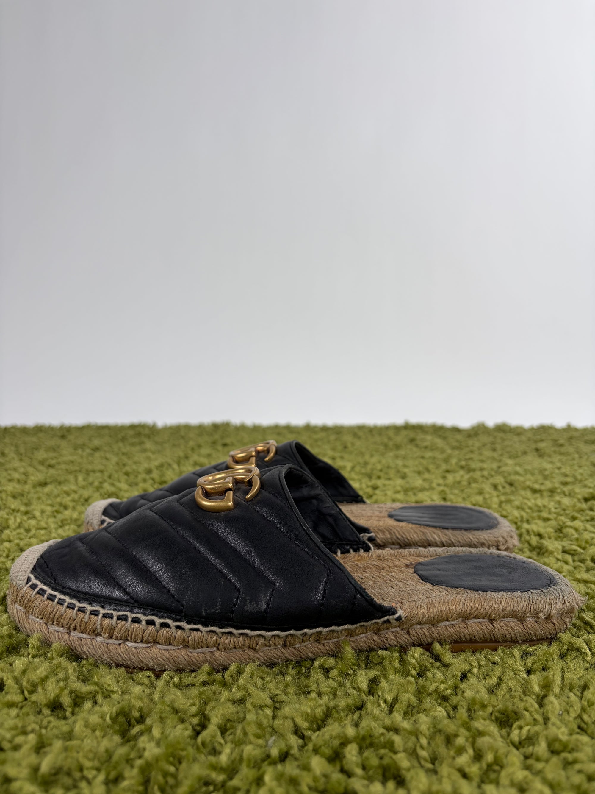 Sandali Gucci Size 38.5 neri e oro