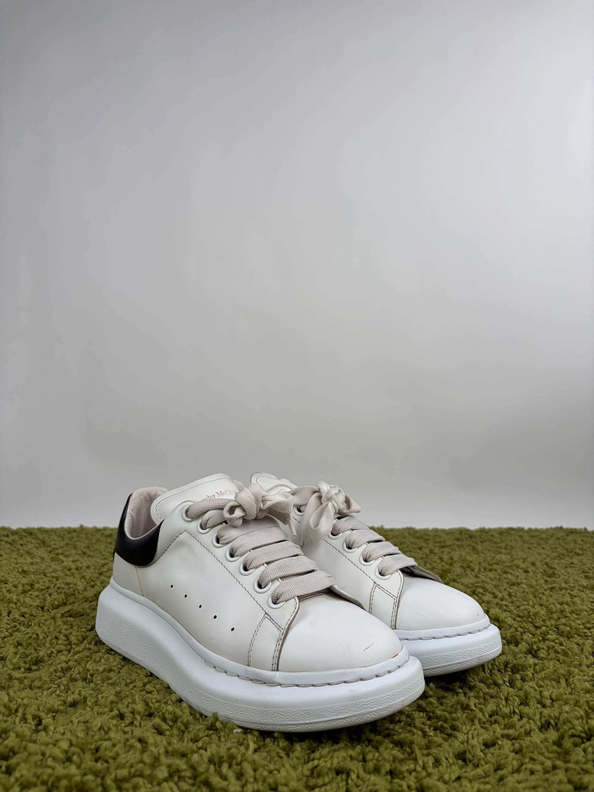 Mcqueen Size 39 bianche e nere