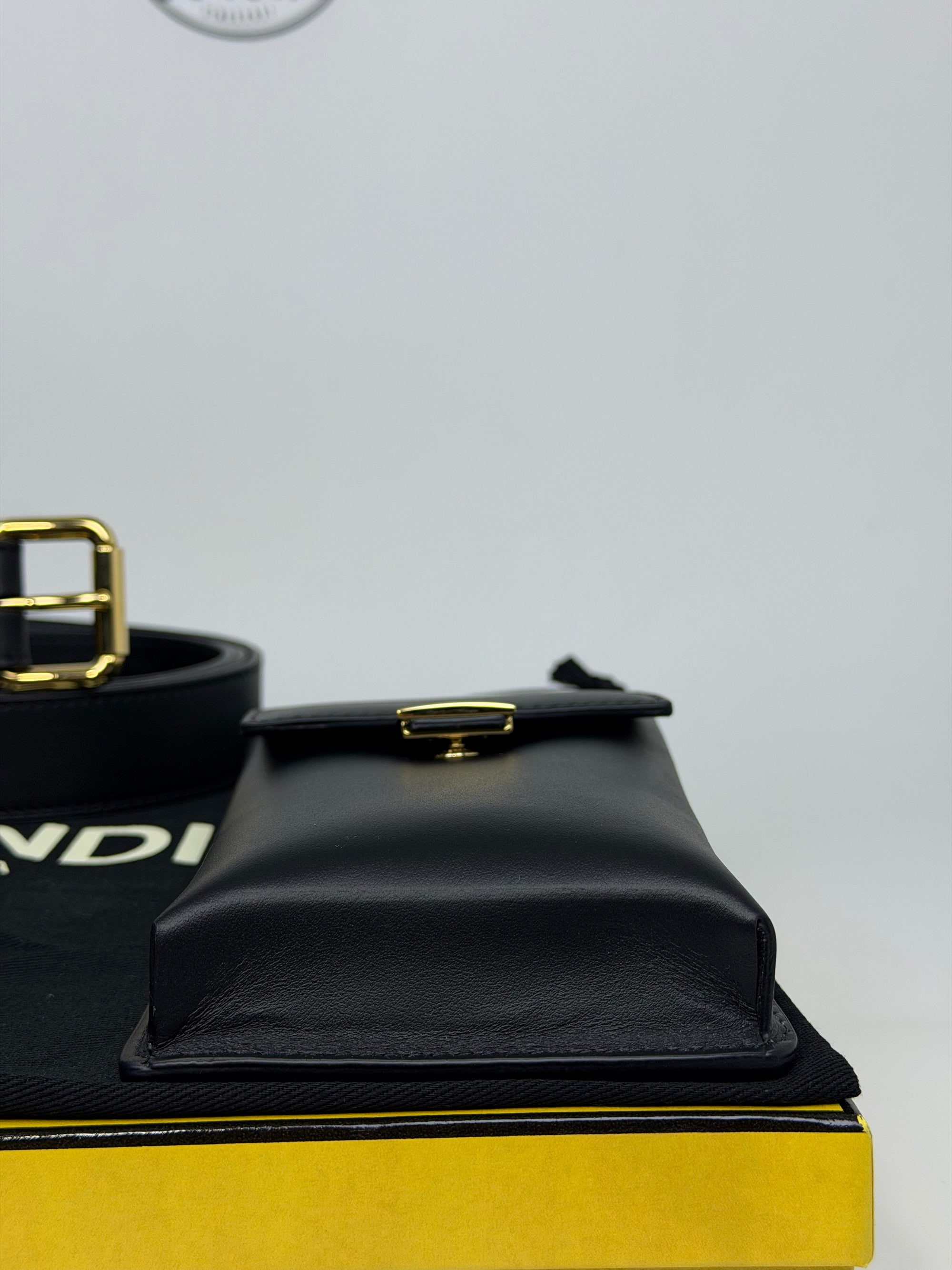 Cintura Fendi con portafogli nera