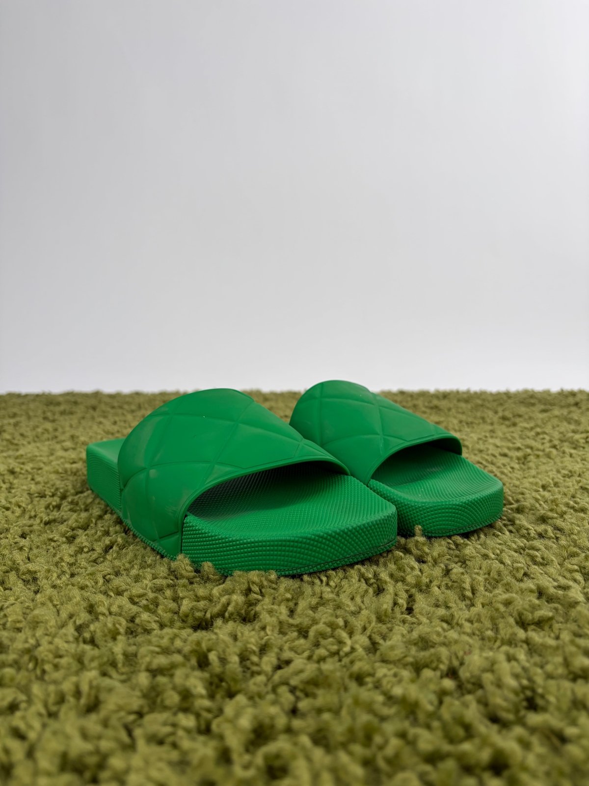 Sandali Flat Bottega Veneta in gomma Verde 36 - Second Hand Di Fiore