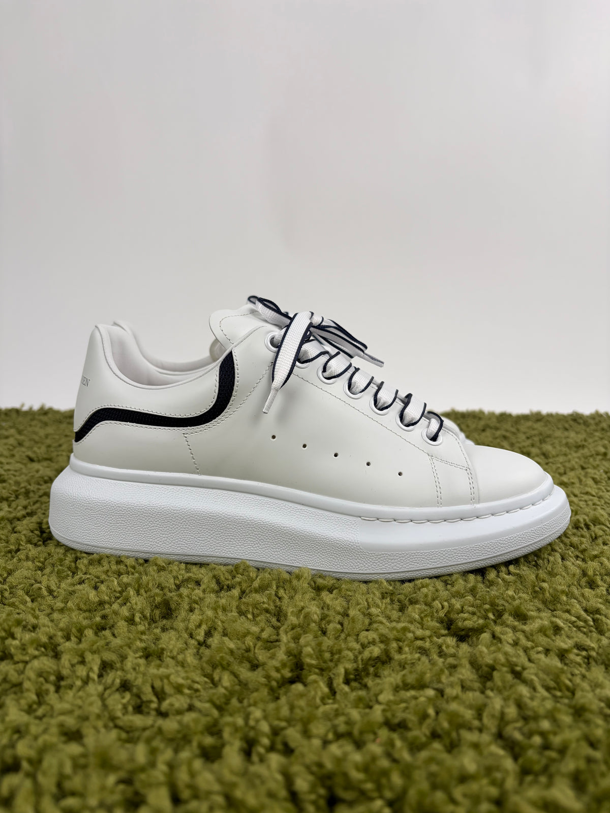 Alexander McQueen Sneakers 39