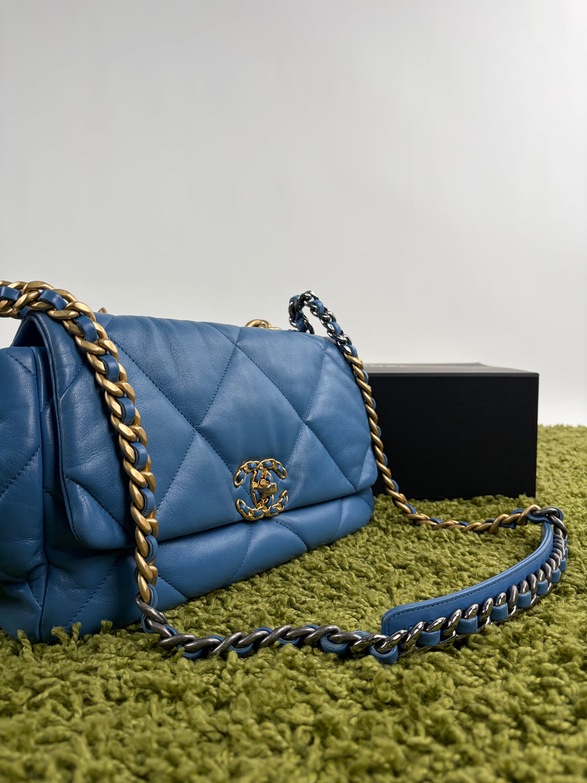 Borsa Chanel 19 Trapuntata in Pelle Azzurra