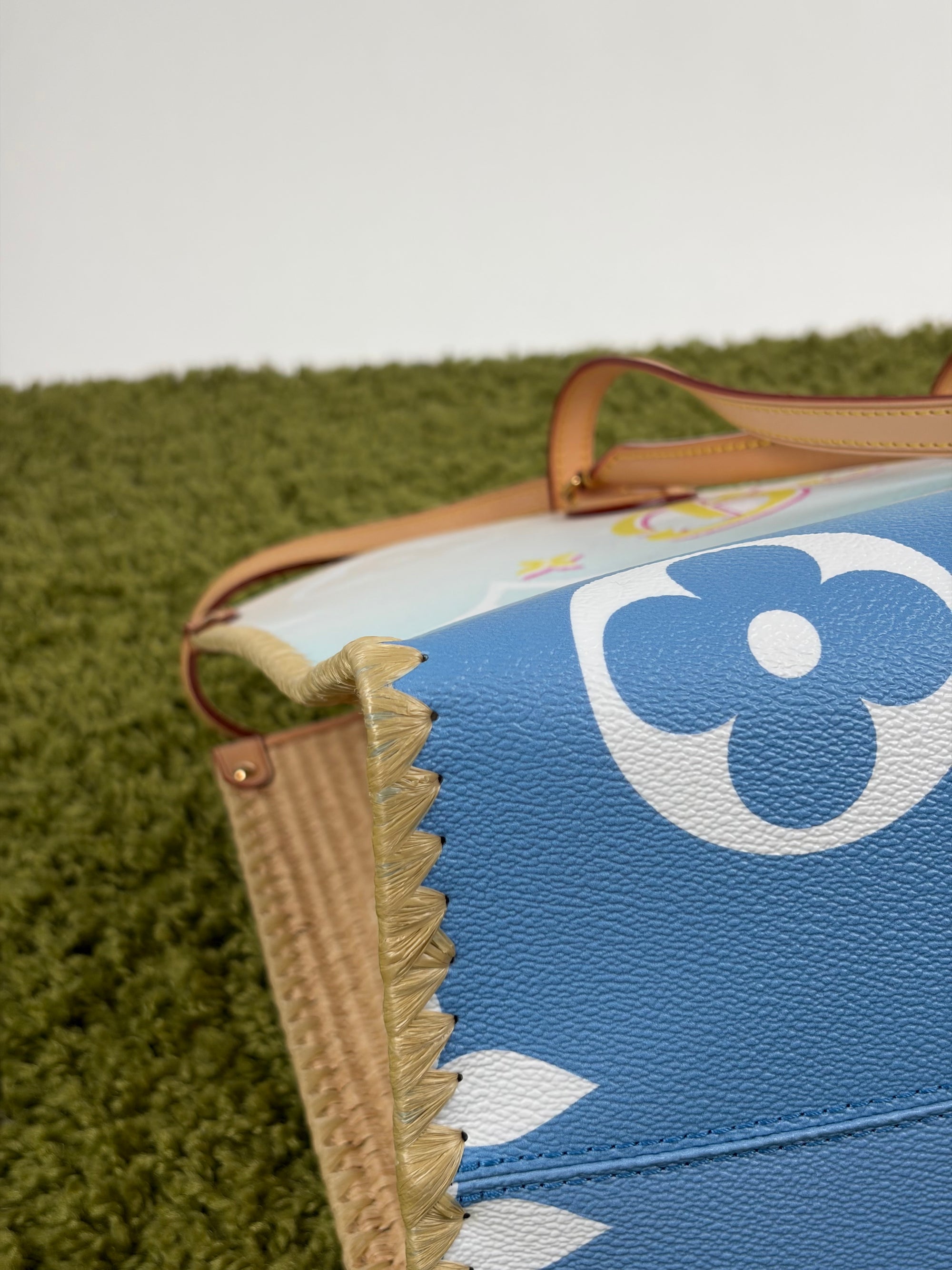 Borsa Louis Vuitton OnTheGo azzurra bianca e gialla