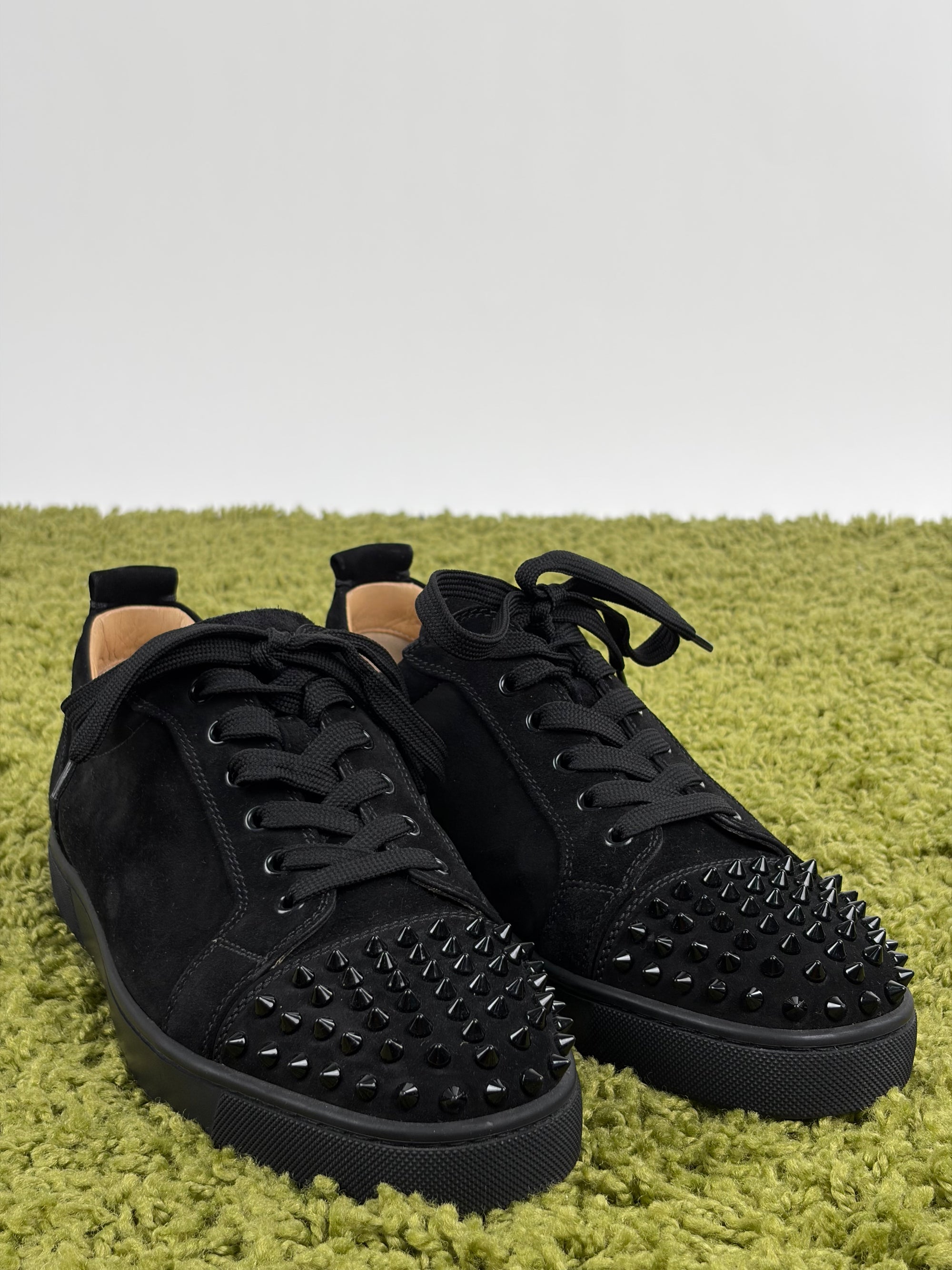 Louboutin Size 42.5 nere