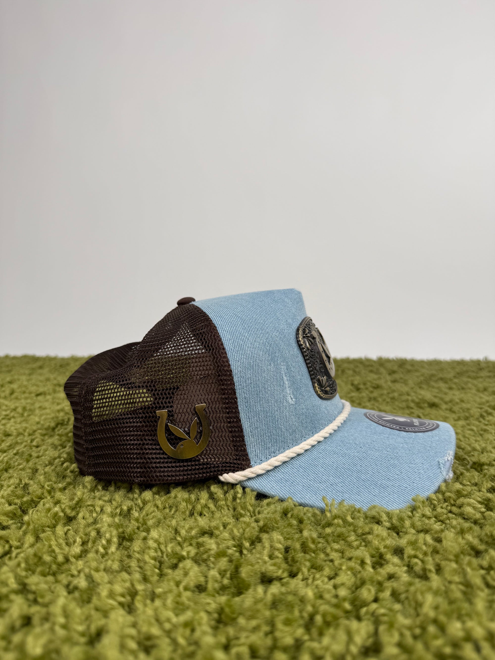 Cappello Playboy con visiera in denim