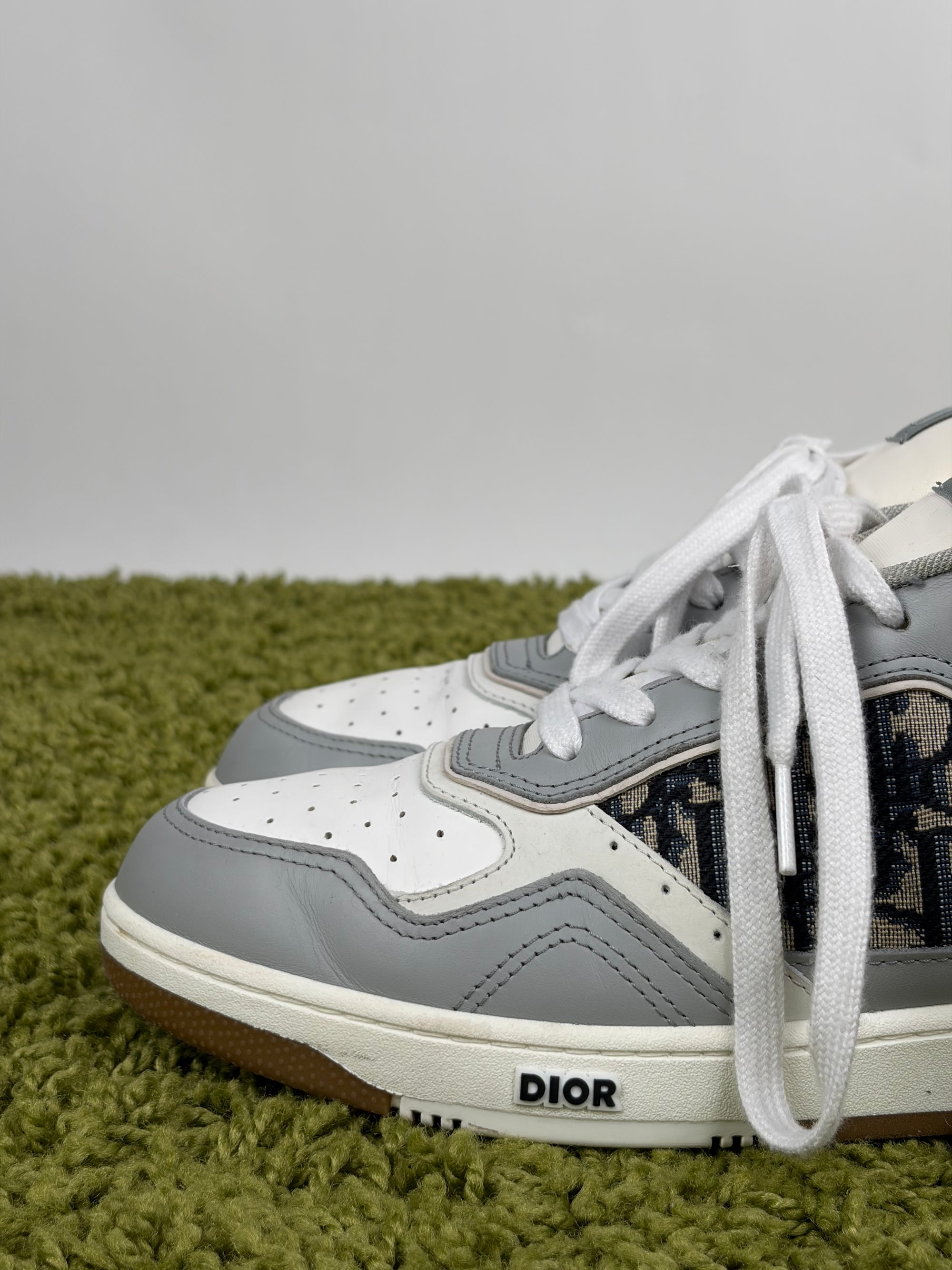 Dior B27 Size 44 grigie e bianche