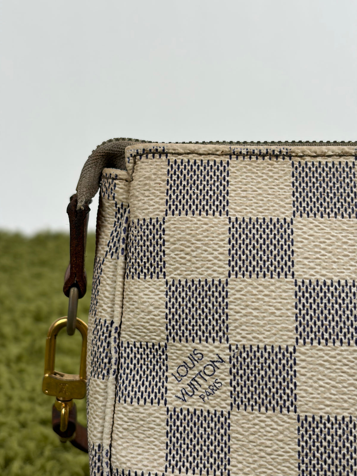 Pochette Accessories Louis Vuitton  in tela Damier Azur Bianca Monogram