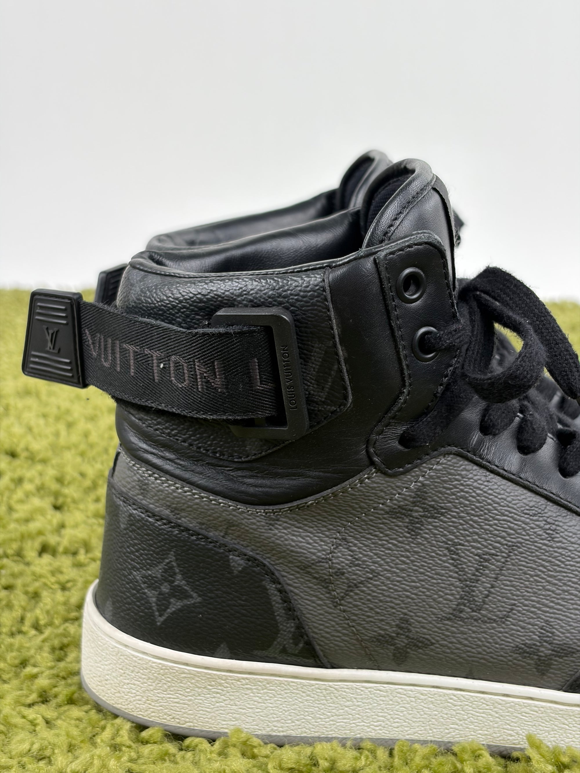 Louis vuitton rivoli Size 7=41 calza 42 nere e grigie