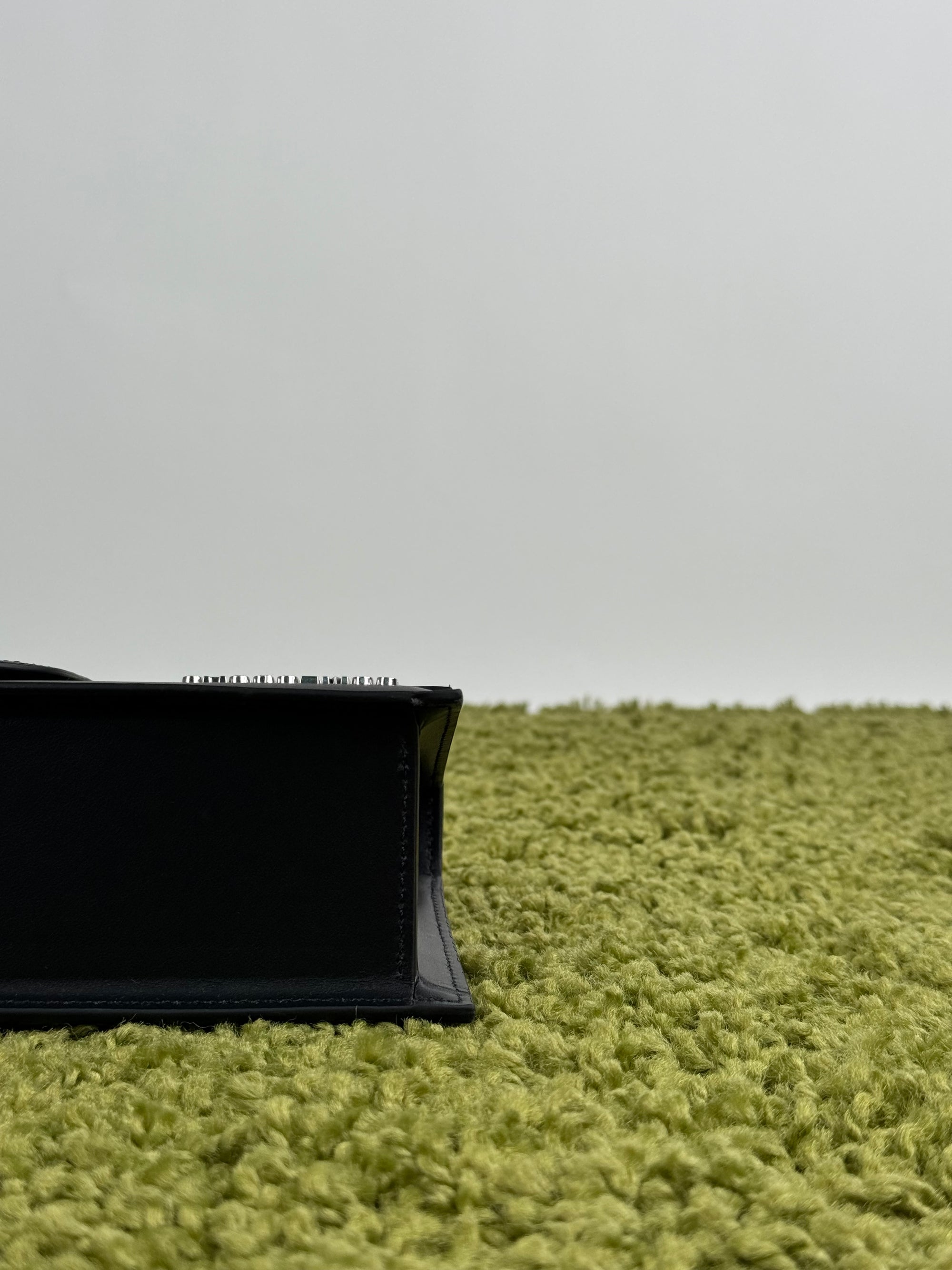 Jacquemus la grande bambino nera