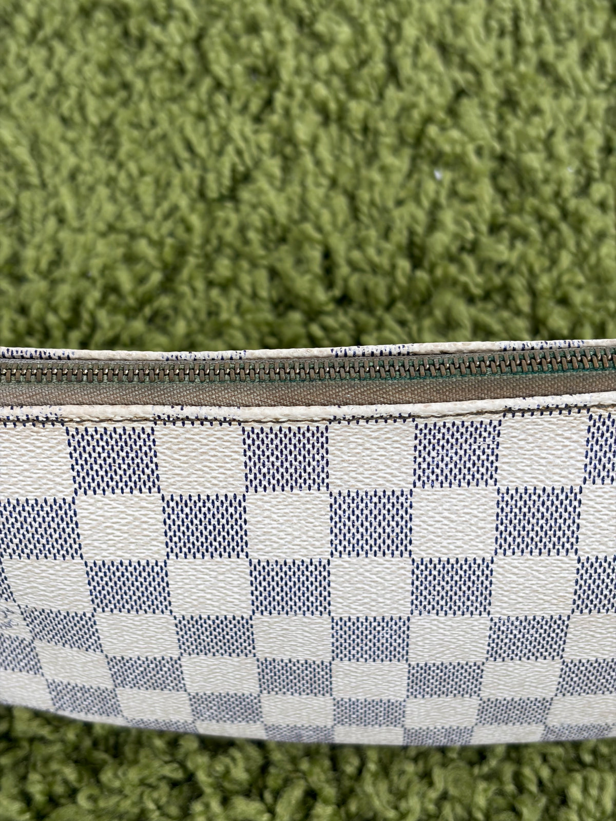 Pochette Accessories Louis Vuitton  in tela Damier Azur Bianca Monogram