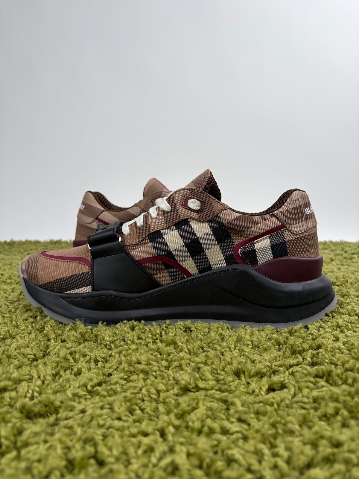 Burberry New Runner Beige 46