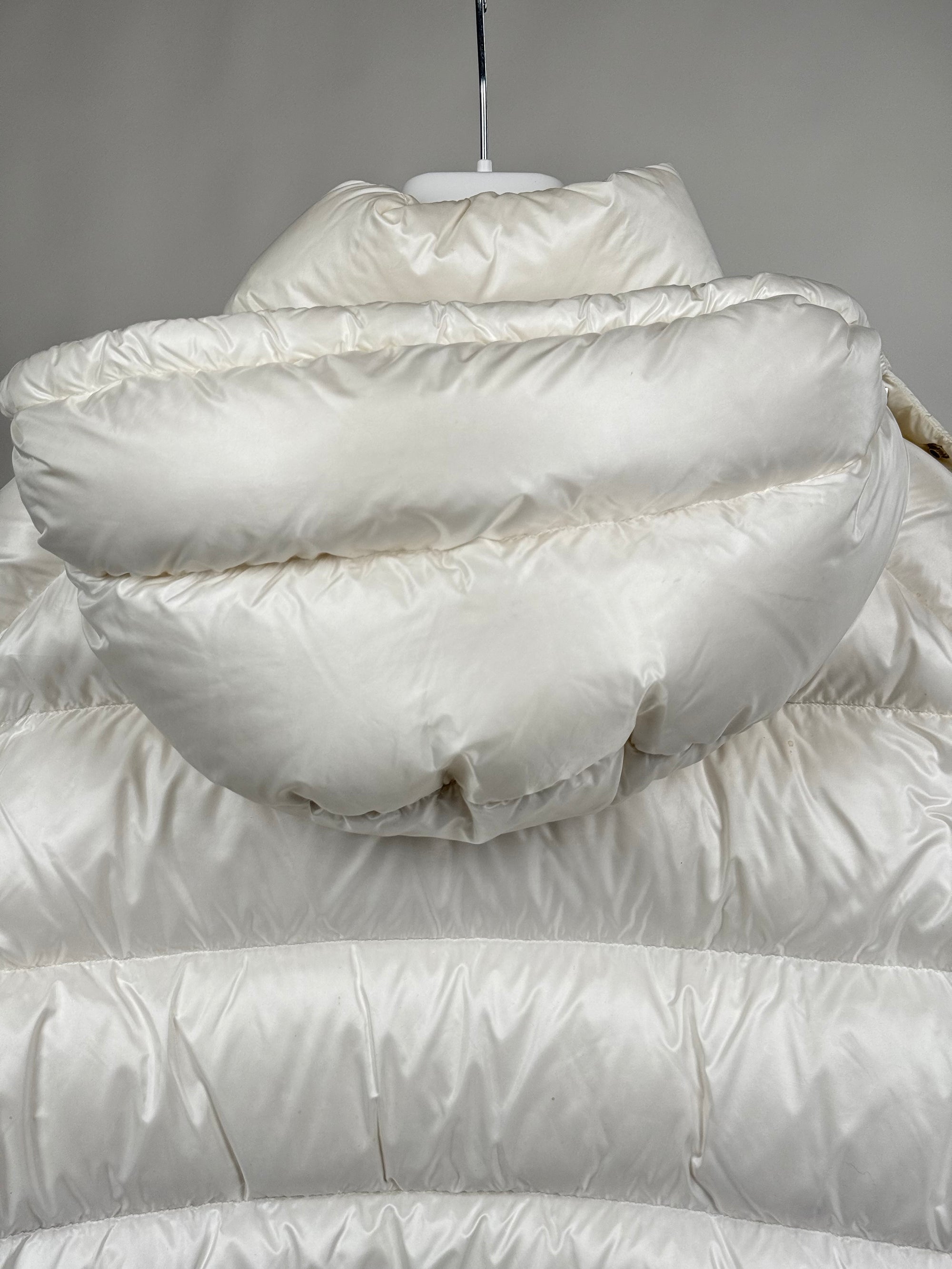 Giubbotto Moncler Maya 70 Size 5=XL bianco