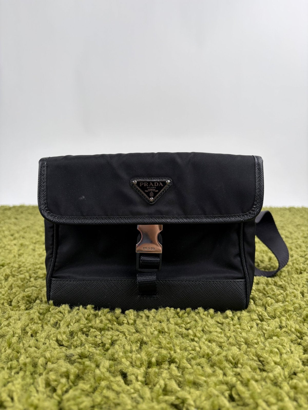Borsa a tracolla Prada in Nylon Nero - Second Hand Di Fiore